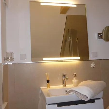 2 Ostsee-wellness-landhaeuser Sauna, Dampfbad, Jacuzzi *