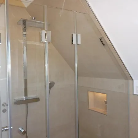 2 Ostsee-wellness-landhaeuser Sauna, Dampfbad, Jacuzzi Vakantiehuis *